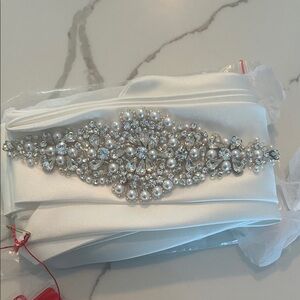 Elegant White Pearl and Crystal Bridal Sash, Size 7/8, NWT